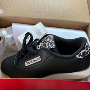New Reebok Size 7z black/Cheetah